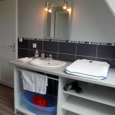 Fuer Acht Personen By Interhome Saint-Crespin